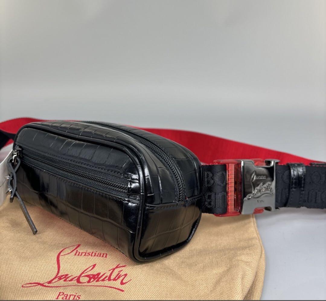 クリスチャン ルブタン　クロコ型押しレザー ボディバッグ ブラック