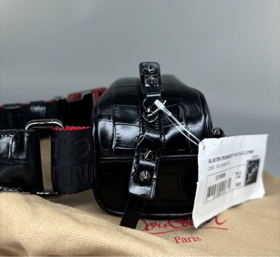 クリスチャン ルブタン　クロコ型押しレザー ボディバッグ ブラック