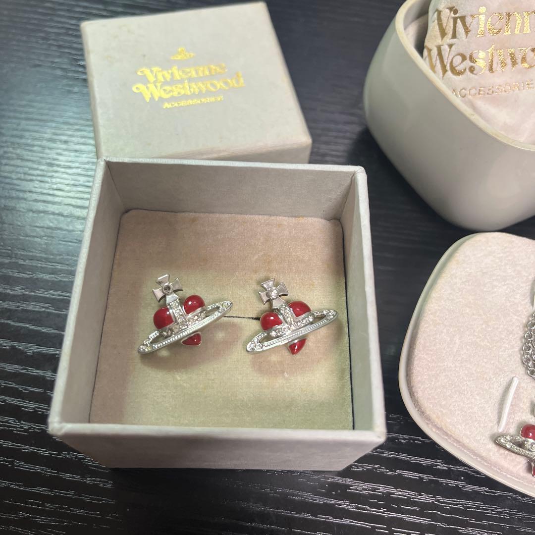 ビビアンウエスウッド　ピアス　ネックレス