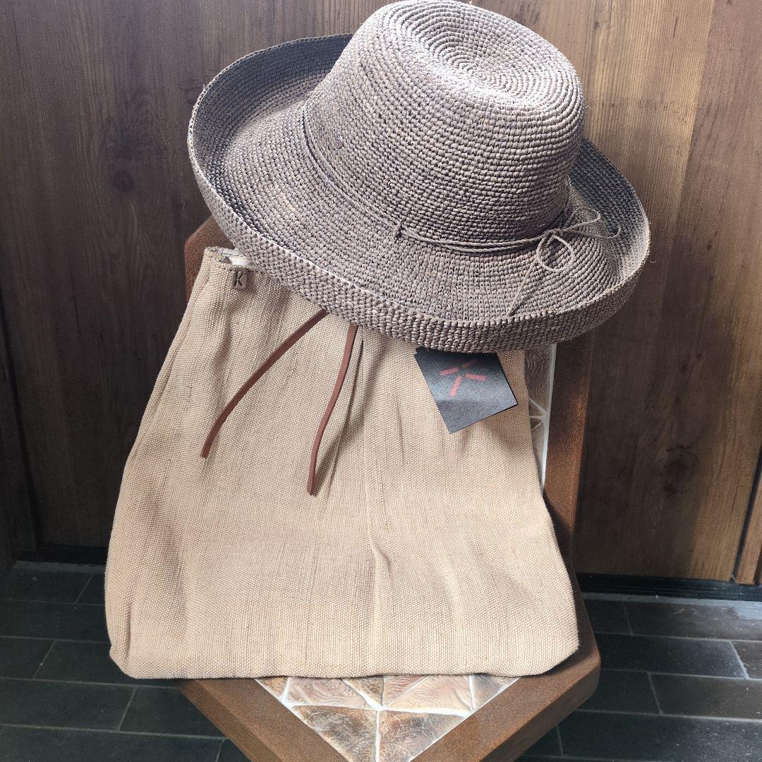 ヘレンカミンスキーのライファ帽子とKOOSのショルダーバッグ