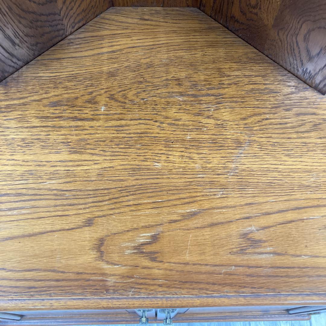 アンティーク　コーナーキャビネット　飾り棚