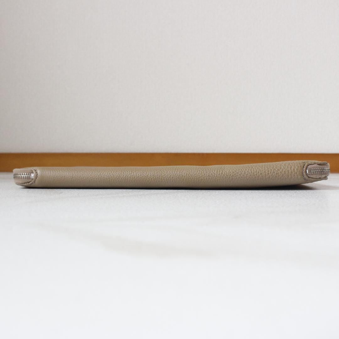 hinn クラッチバッグ レザーバッグ ベージュ ロゴ金具 本革