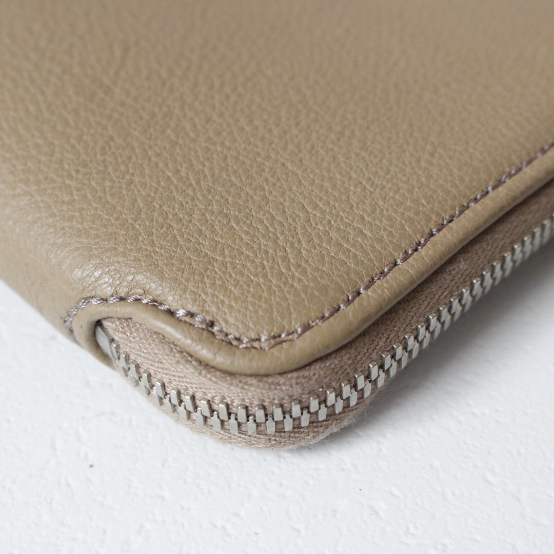 hinn クラッチバッグ レザーバッグ ベージュ ロゴ金具 本革