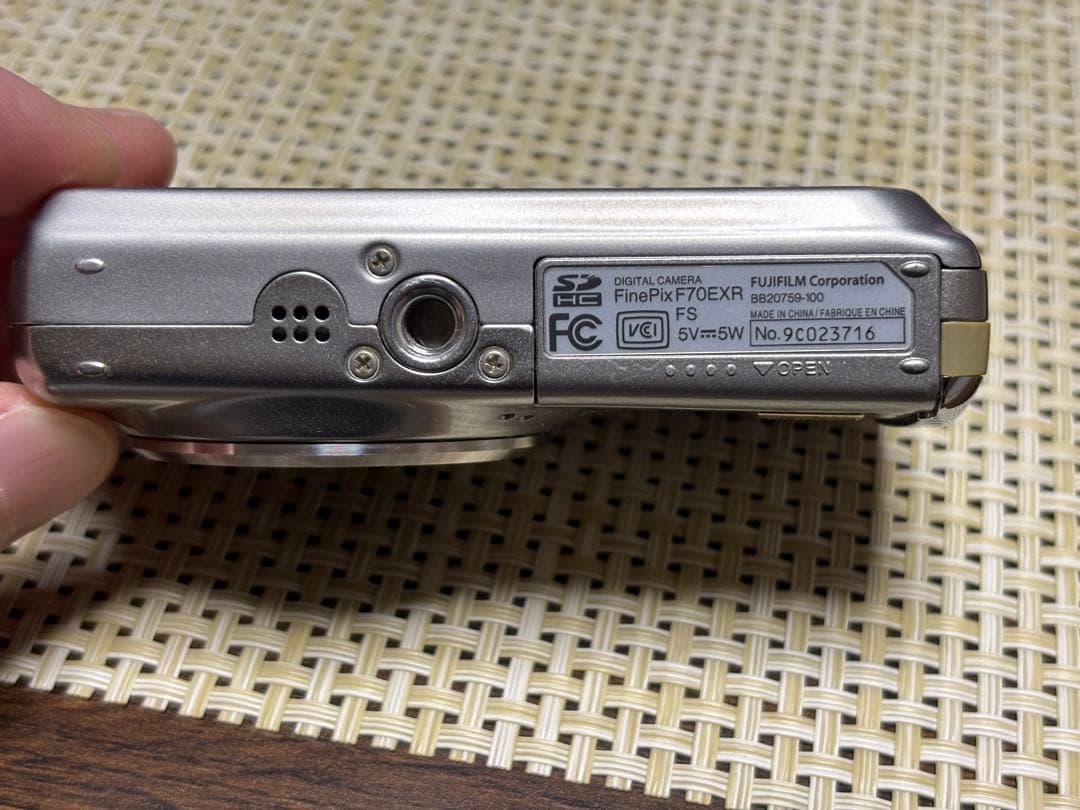 動作OK コンデジ FUJIFILM FINEPIX F70EXR 充電器付き