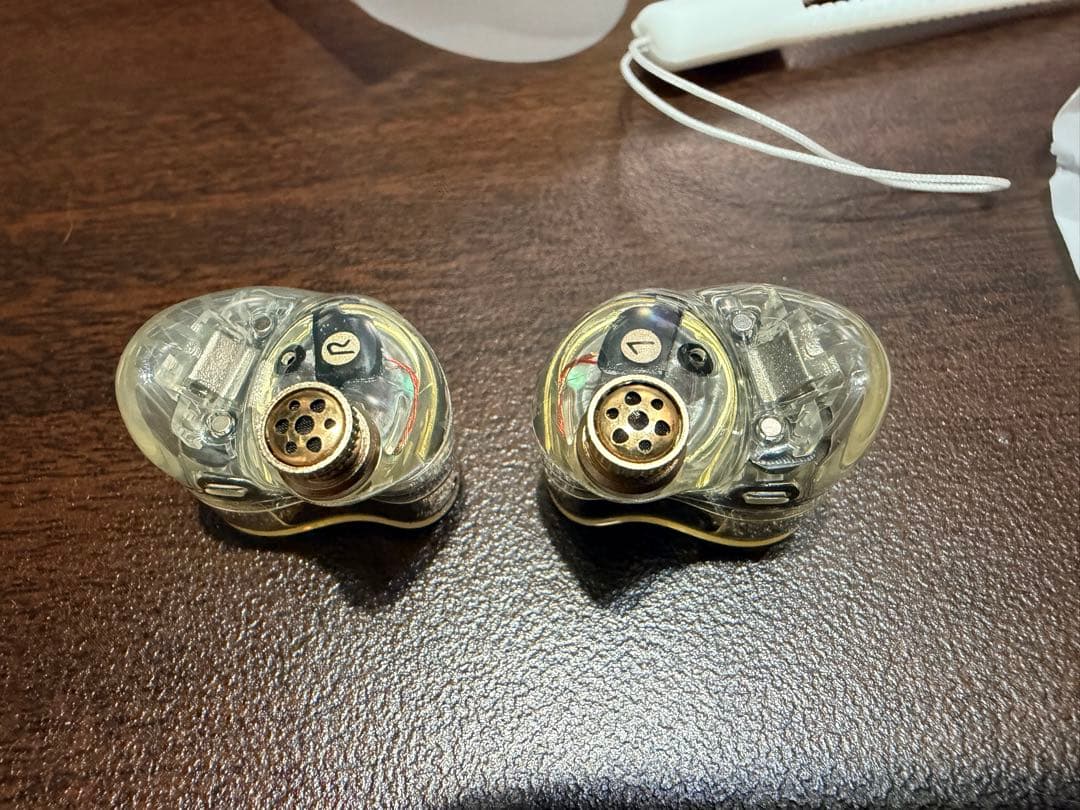 SOUNDPEATS　H3 ワイヤレスイヤフォン ハイレゾ対応　ケース付き