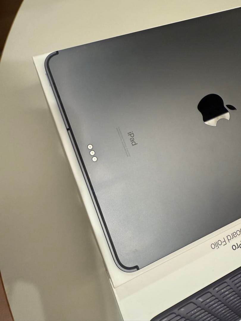 iPad Pro11インチ第一世代256GB セルラーモデルとキーボードのセット