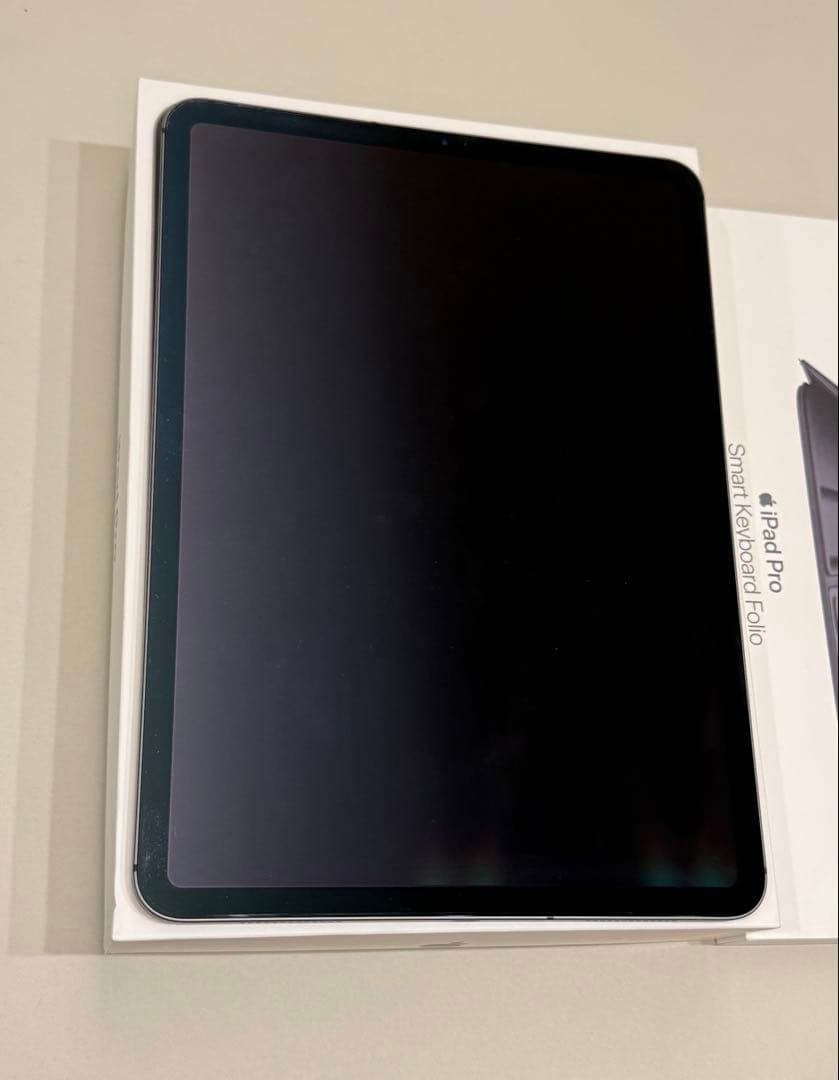 iPad Pro11インチ第一世代256GB セルラーモデルとキーボードのセット