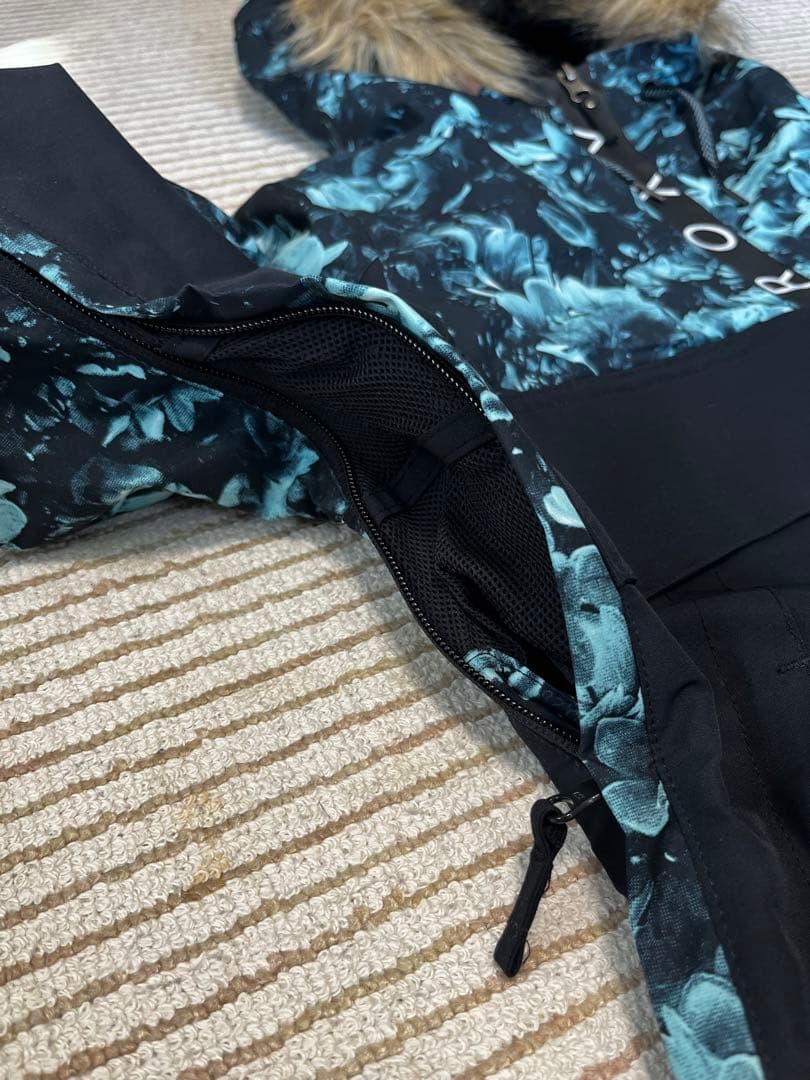 新品　ロキシー ROXY レディース S スノーボードウェア ジャケット