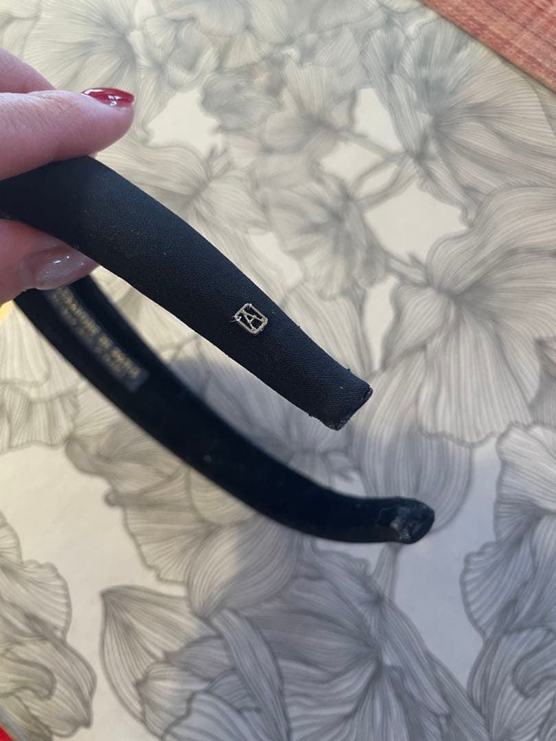 ALEXANDRE DE PARIS（アレクサンドル ドゥ パリ）カチューシャ黒