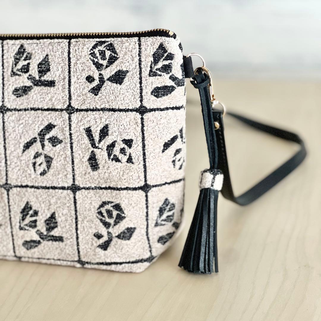 Lulu small beigeショルダーバッグMB509-163