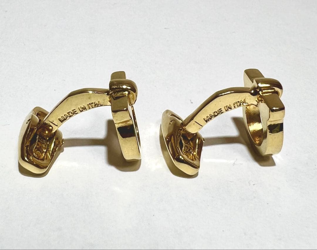 サルヴァトーレフェラガモ カフリンクス ゴールド