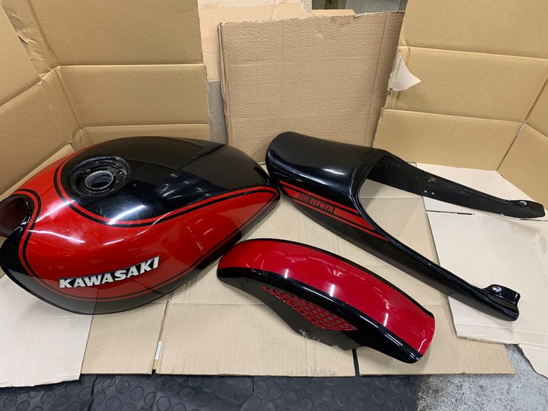 ゼファーx 純正タンク 実働外し テールカウル 社外フェンダー エンブレムセット