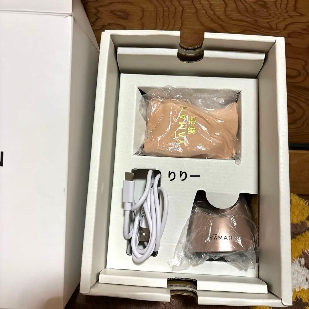 おすすめヤ一マンフォトプラスシャイニー美顔器YA−MAN M18 PINK箱付き