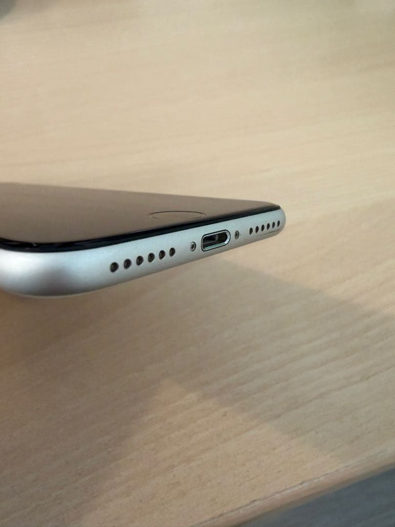 iPhoneSE (第3世代) 64GB SIMフリー スターライト