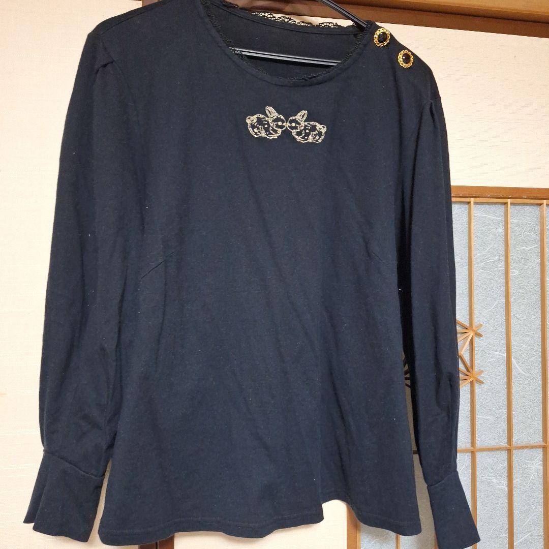 フランシュリッペFL5ウサギ刺繍の黒長袖トップス
