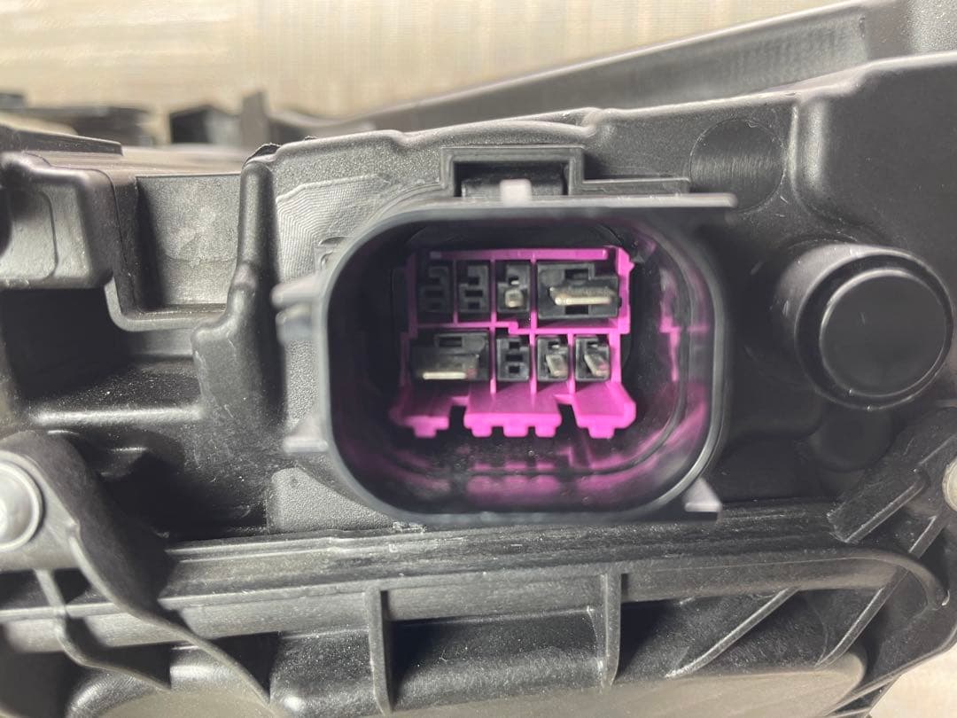 アウディ純正 F2DFBF A6 4A LED 右ライト 4K0941036A