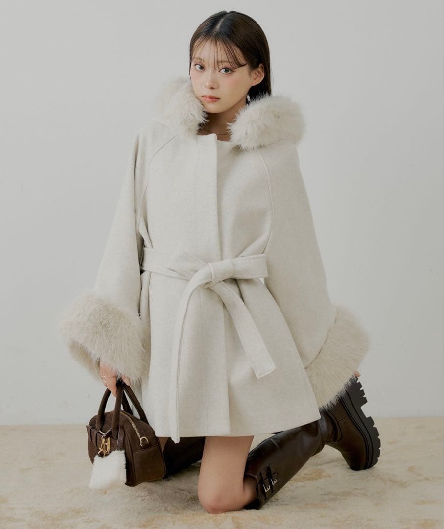 Chico ファー襟ケープコート　アイボリー