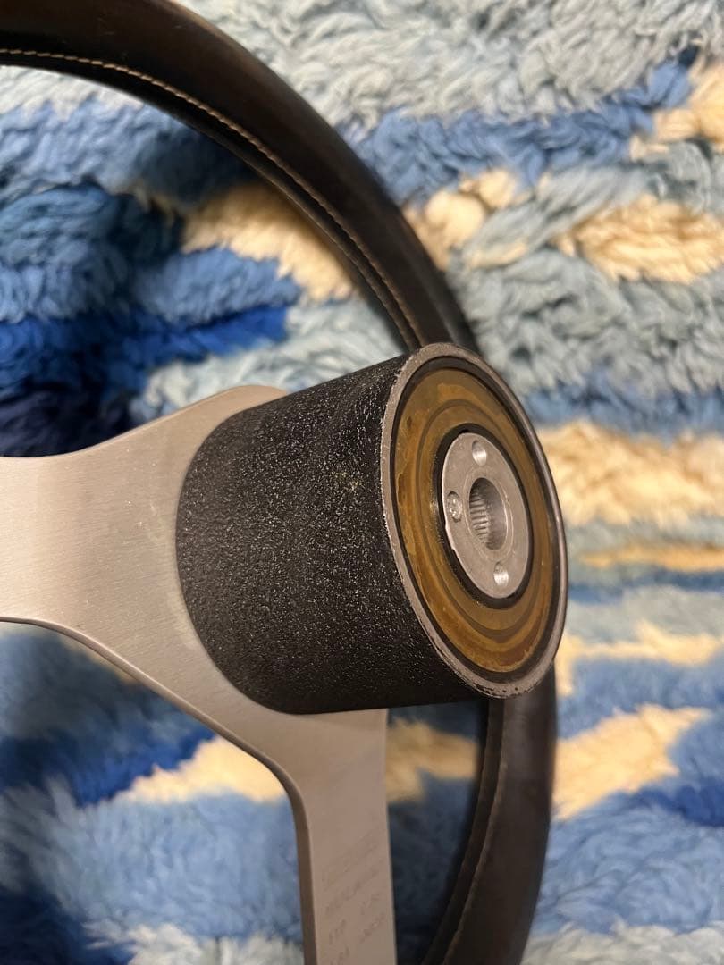 MOMO ステアリング　ボスなし