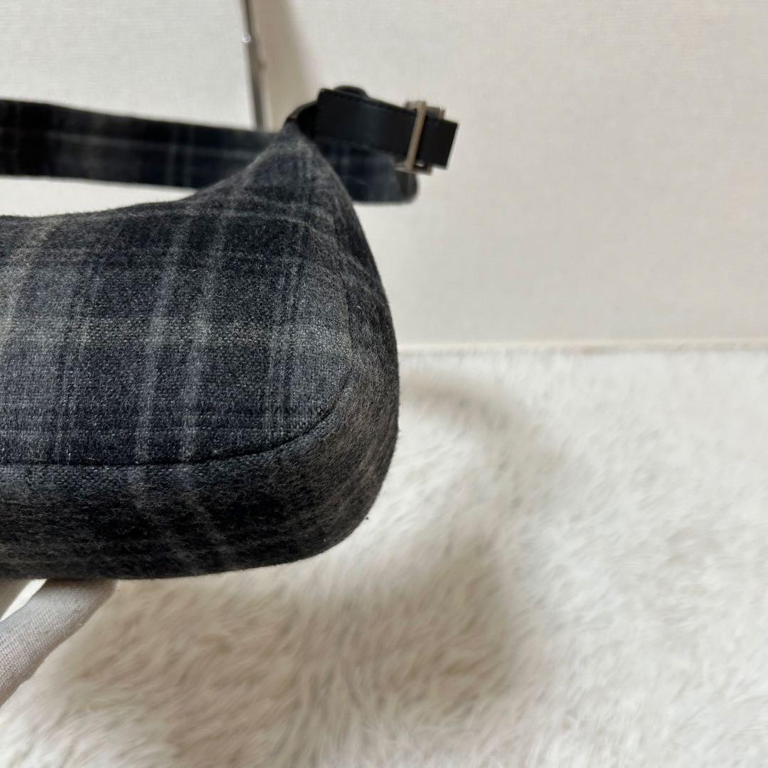 【希少✨ウール/チェック】フェラガモ　ワンショルダーバッグ　グレー　Y2K 美品