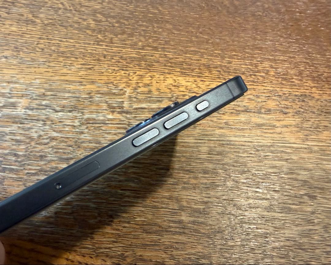 Apple iPhone 15 Pro ブラックチタニウム