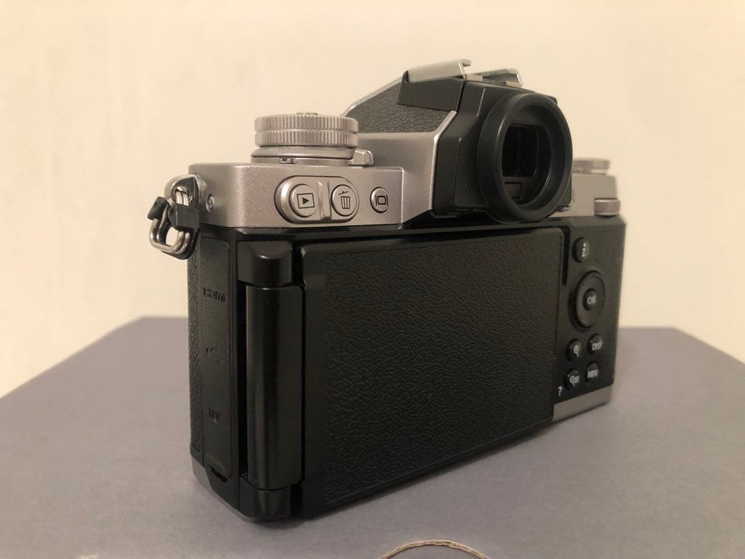 Nikon Z fc ミラーレスカメラ 本体おまけ付き