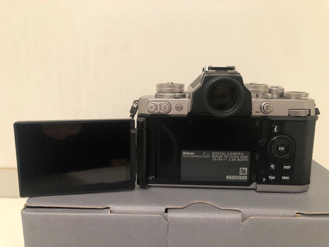 Nikon Z fc ミラーレスカメラ 本体おまけ付き