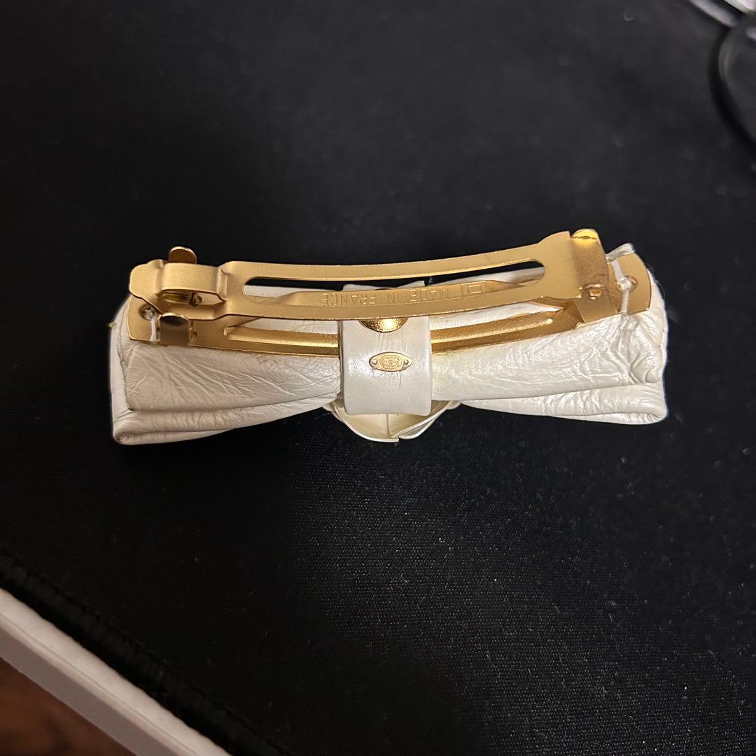 CHANEL カメリア　バレッタ　ホワイト