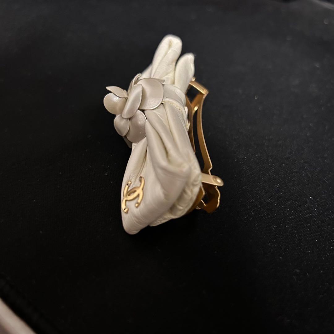 CHANEL カメリア　バレッタ　ホワイト