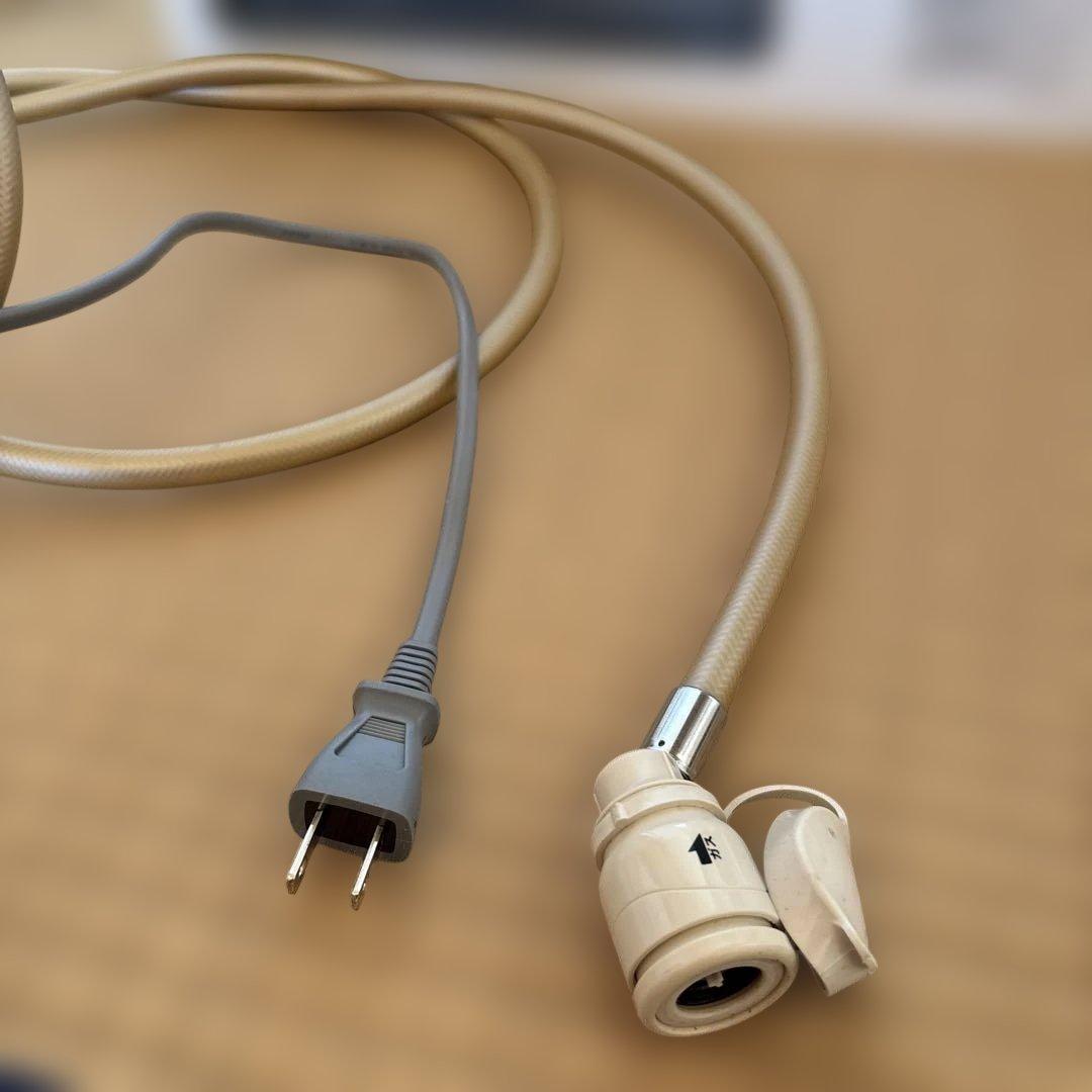 メーカー品　新品同様　ガスファンヒーター