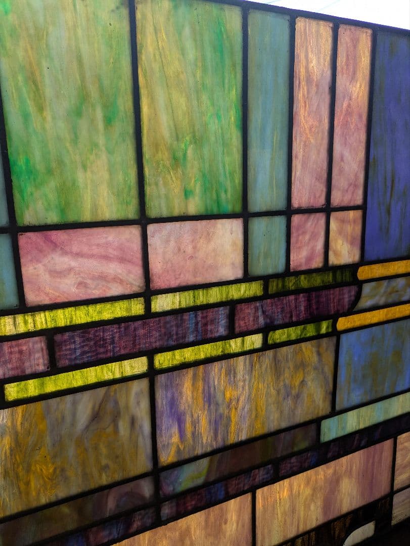 迫力108cm×76cm　静謐な彩りを宿す　ステンドグラス　ディスプレイ