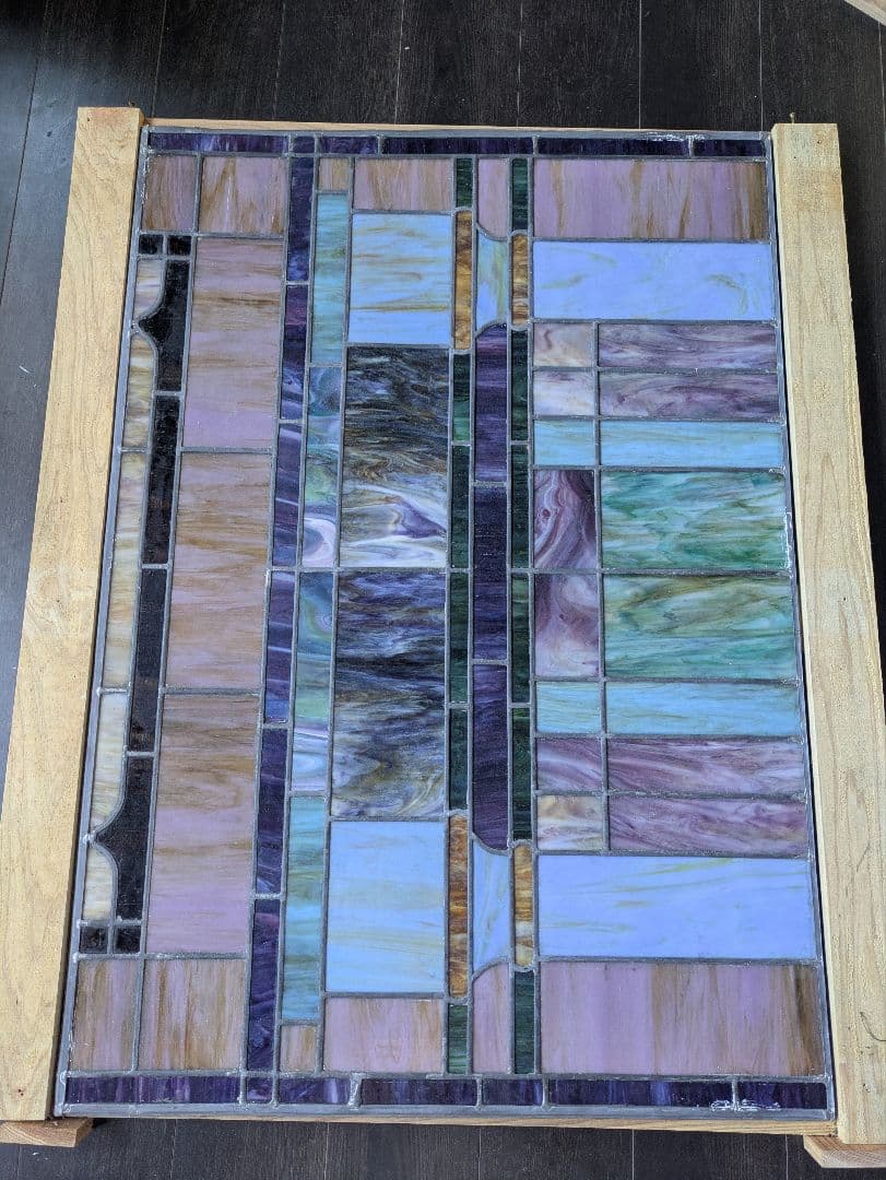 迫力108cm×76cm　静謐な彩りを宿す　ステンドグラス　ディスプレイ