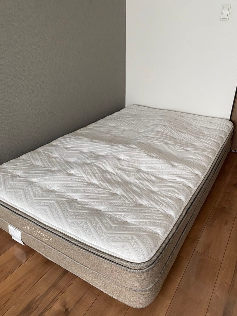 【即決可】ニトリ　セミダブルマットレス　(Nスリープ　プレミアム
