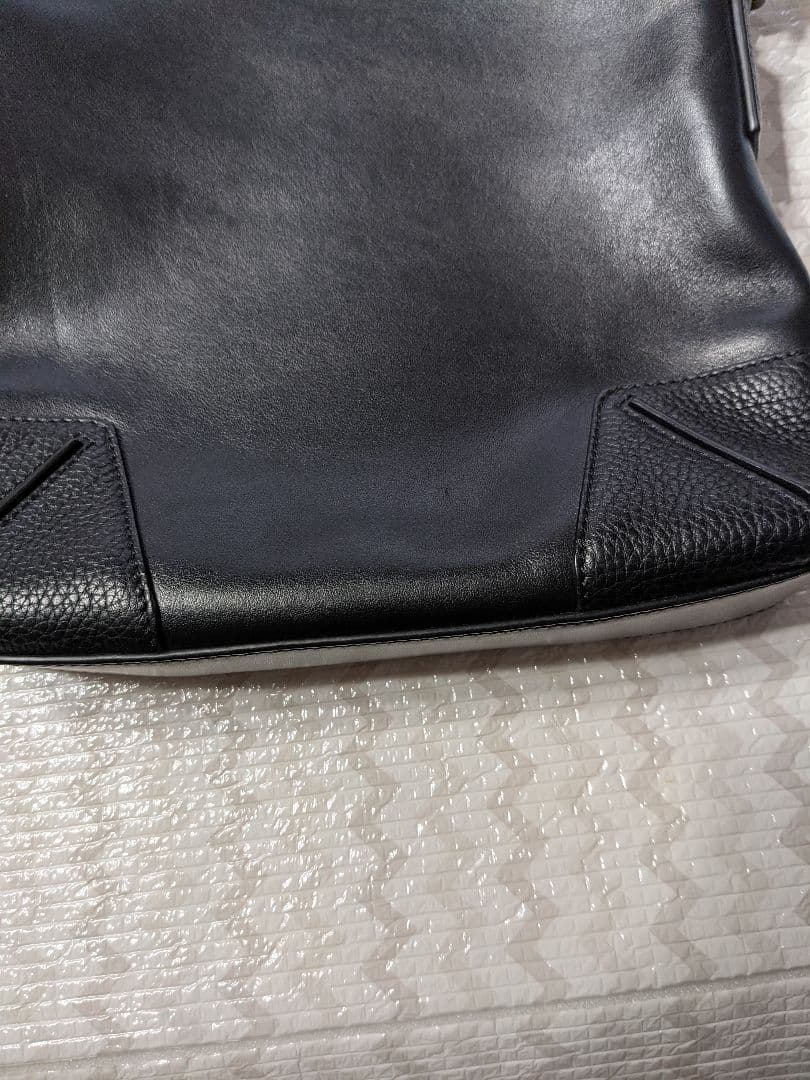 ディオールオムレザーショルダーバッグハラキリ