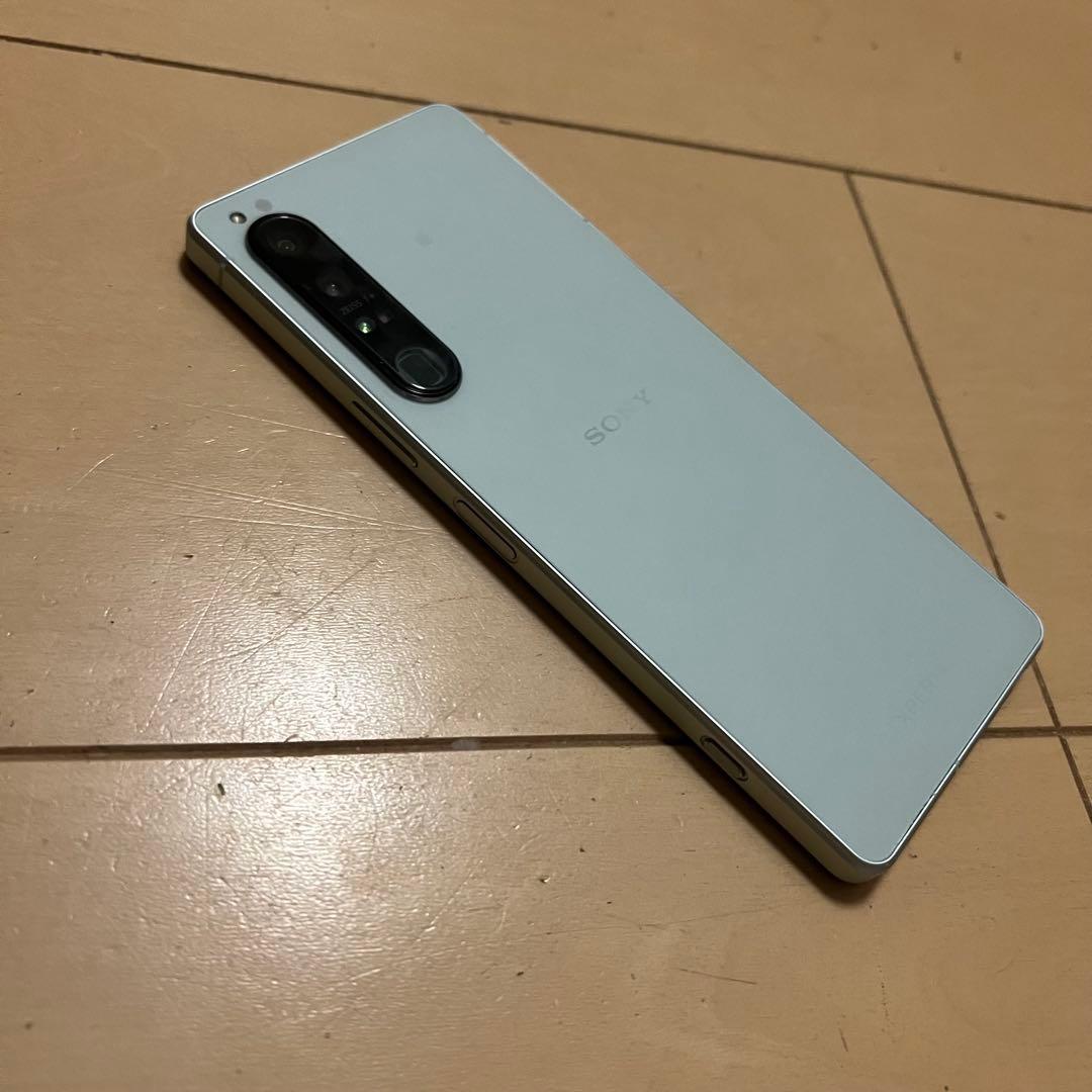 美品　Xperia 1 Ⅳ ホワイト au版　sog06 おサイフケータイ