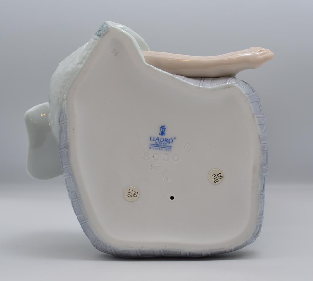 眠れ、愛しい子　＃8030　★リヤドロ　スペイン　ポーセリン　光沢仕上げ　絶版