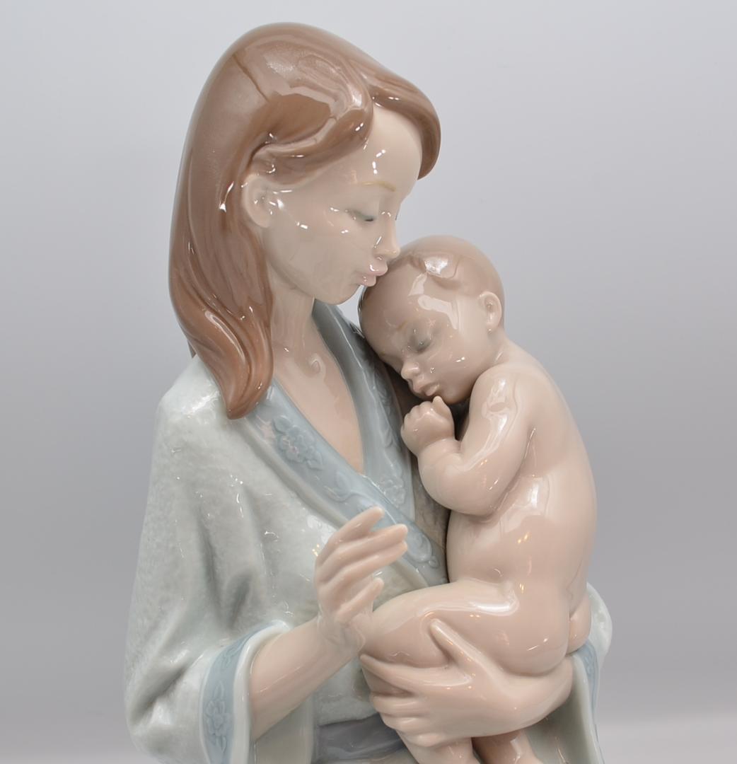 眠れ、愛しい子　＃8030　★リヤドロ　スペイン　ポーセリン　光沢仕上げ　絶版