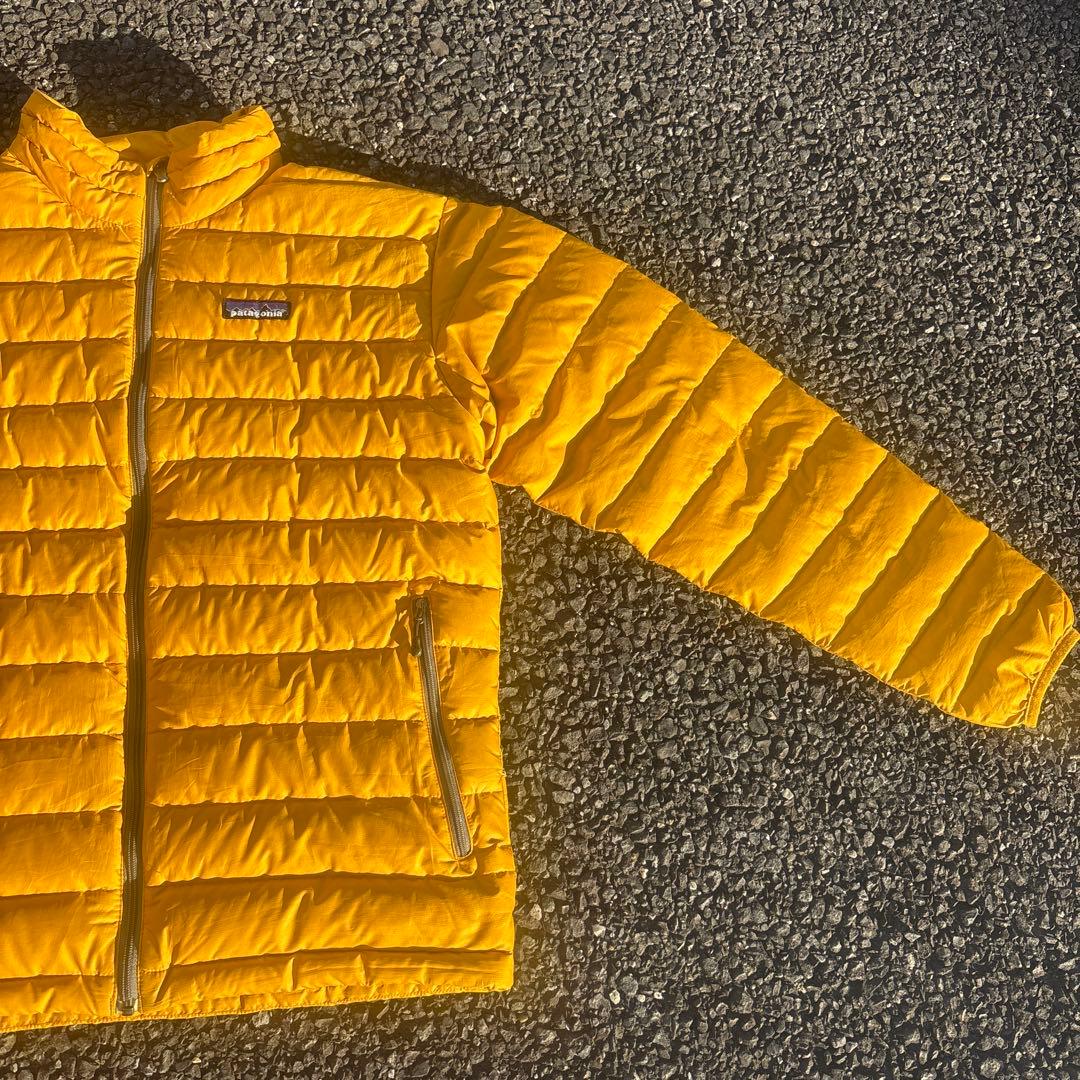 patagonia イエロー ダウンジャケット