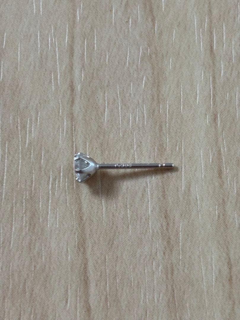 ダイヤモンドピアス　片耳　0.15ct　pt900