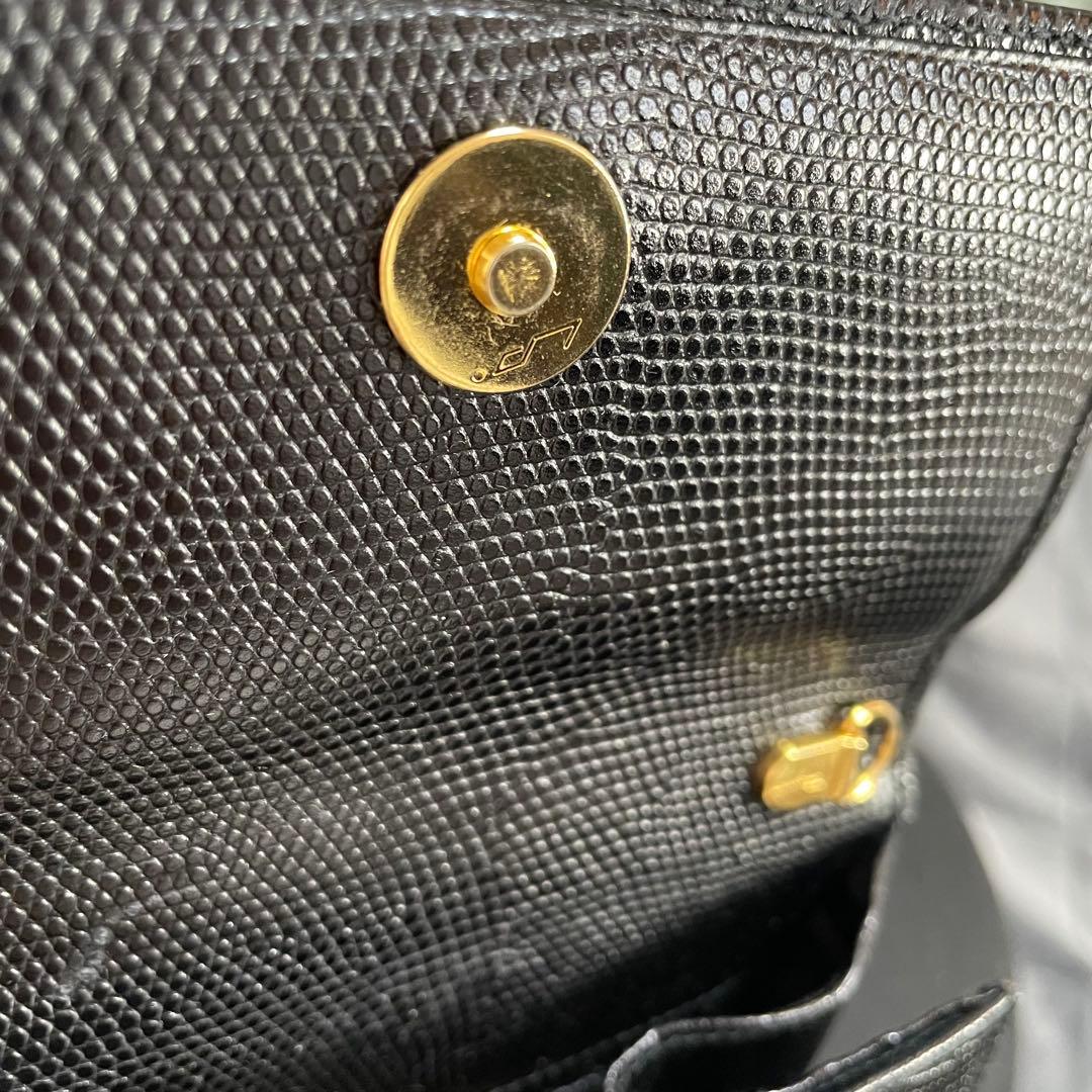 フェラガモ　ヴァラ　ミニバッグ　チェーン付き