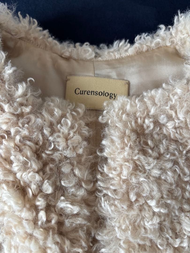 【美品】curensology カーリーショート ベスト
