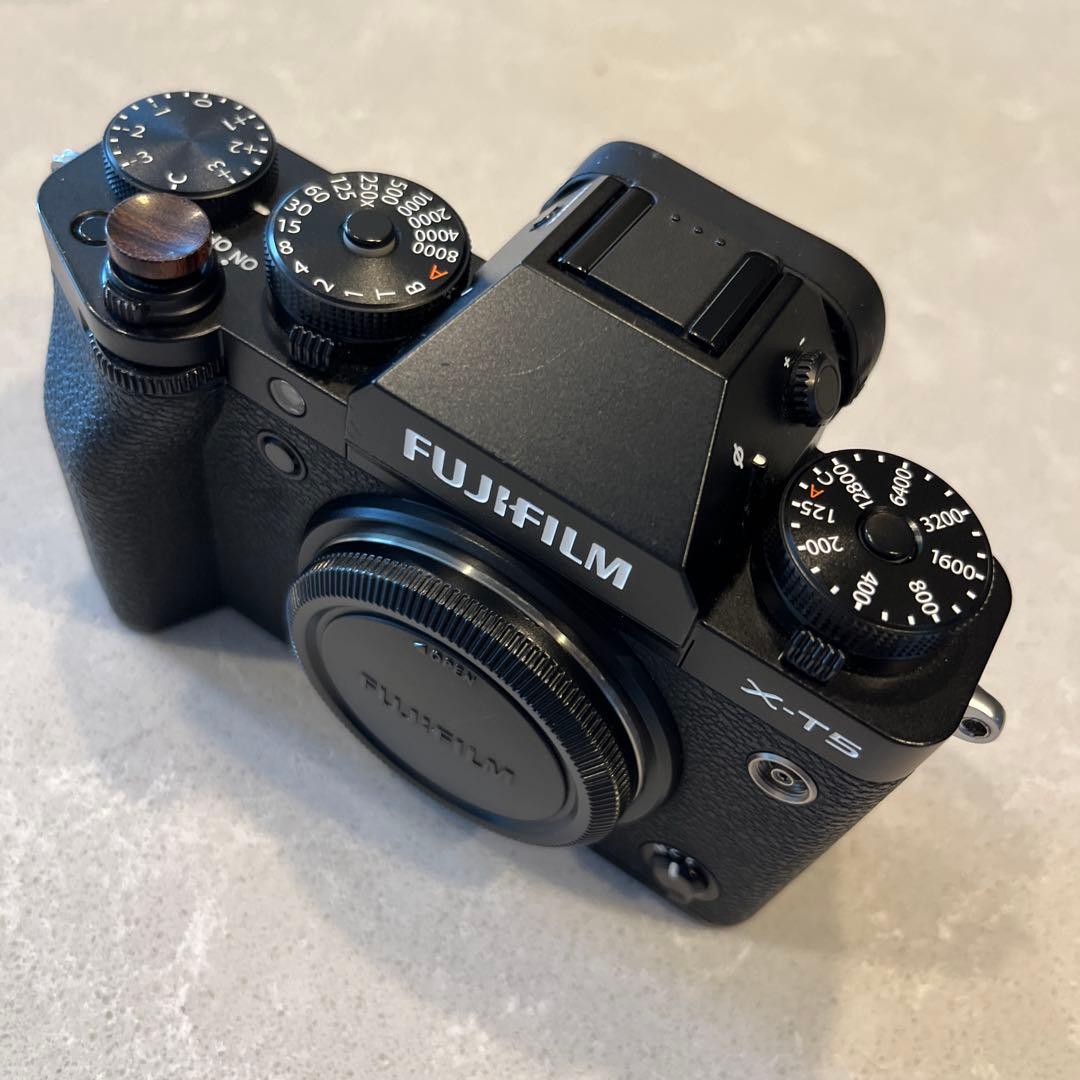 富士フイルム　X-T5 本体(ブラック)