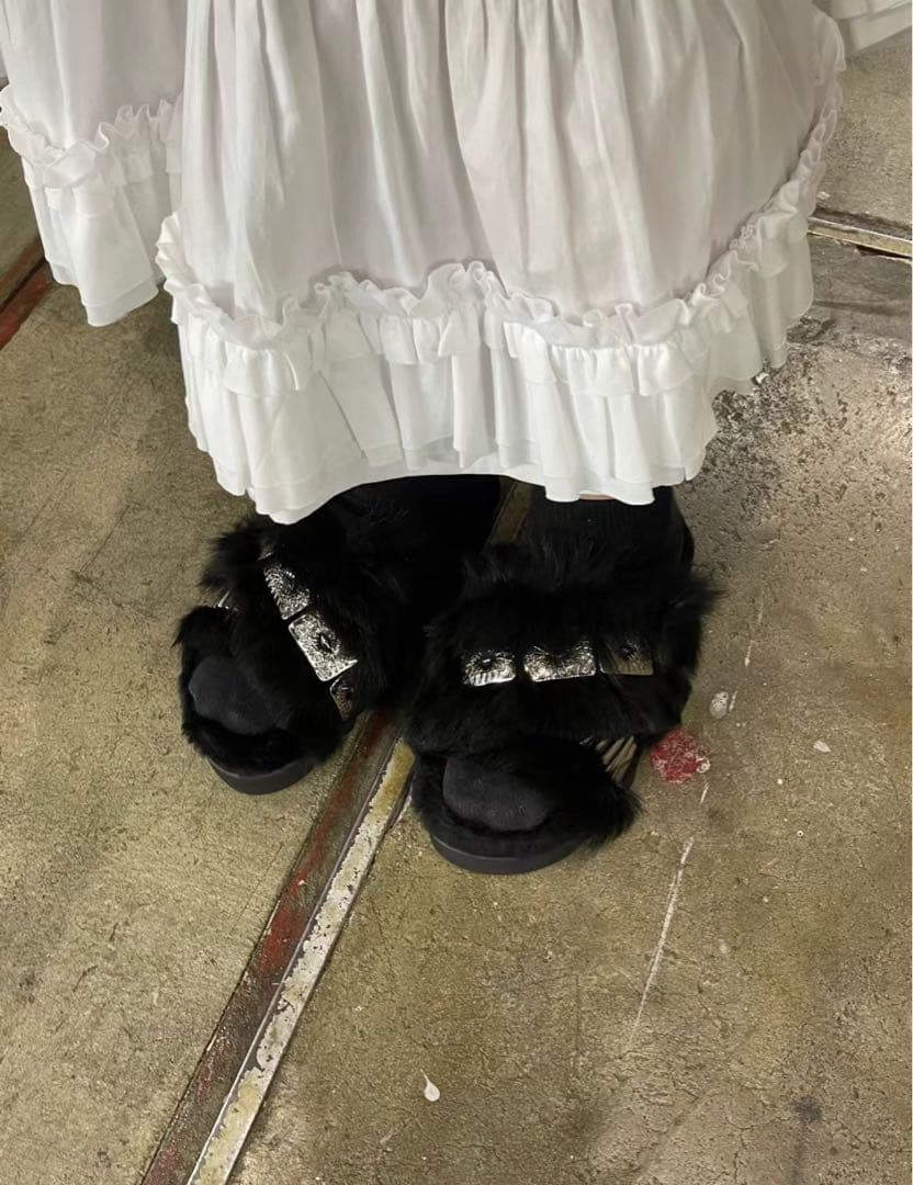 TOGA PULLA トーガ ファー スタッズ シルバーポリッド　サンダル