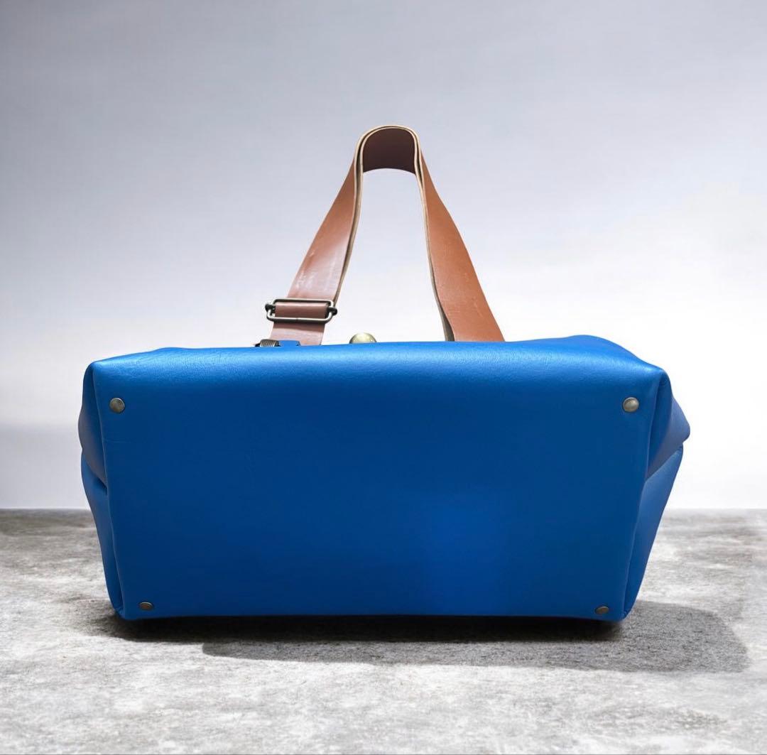 レザー ボディバッグにカスタマイズできるコロンとしたショルダー