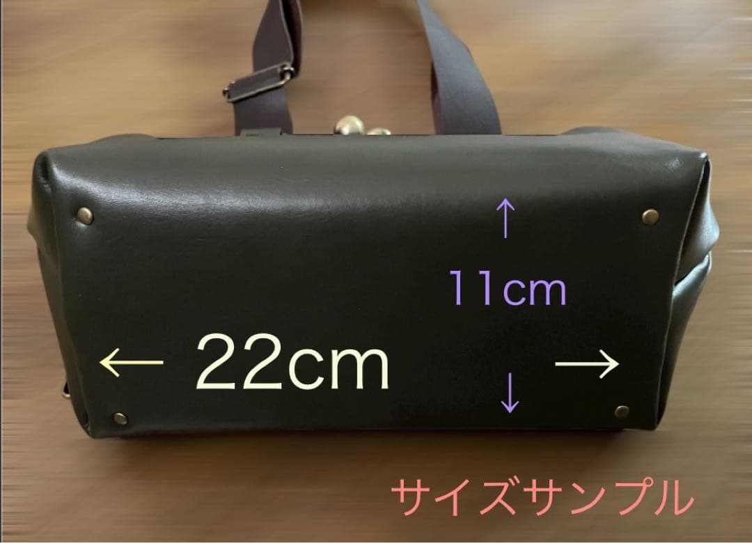 レザー ボディバッグにカスタマイズできるコロンとしたショルダー