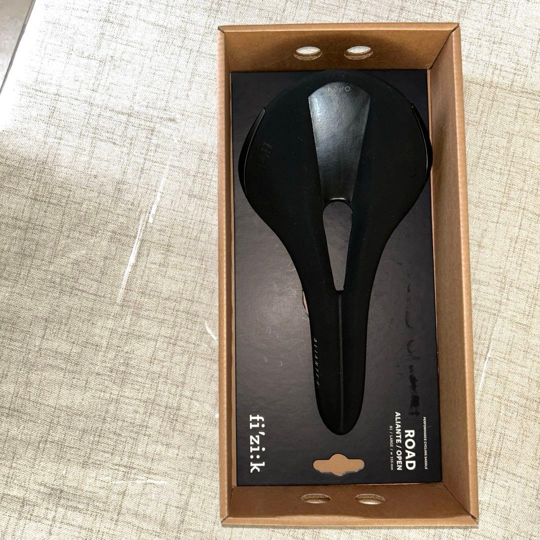 超美品　Fizik ALIANTE R1 OPEN サドル カーボンレール