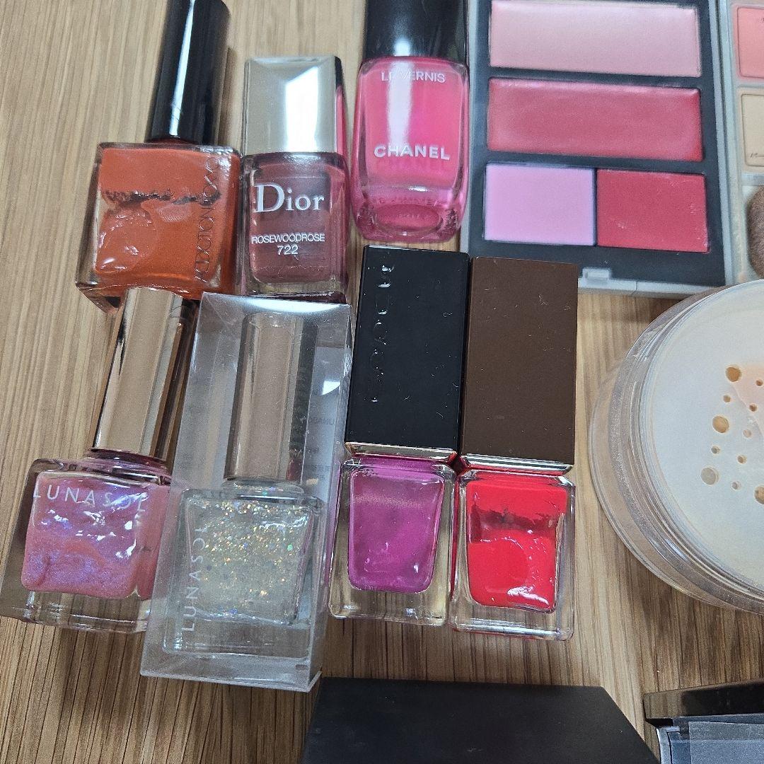 アイシャドウ　ルナソル　セット　シャネル　ディオール　アディクション　THREE