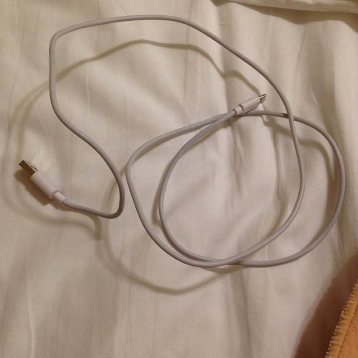 断線したiPhoneのコード