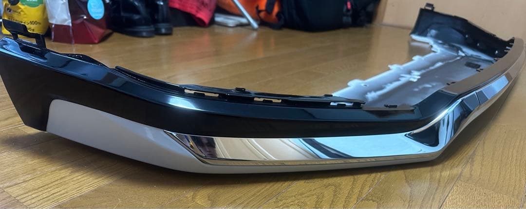 和*橋様 Honda Vezel【後期】フロントロアースカートクロームメッキ 白