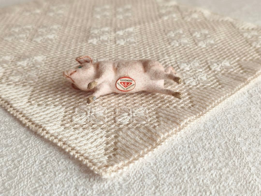 【まーちゃんさま】vintage figure ୨୧ * グリーンの瞳のブタさん