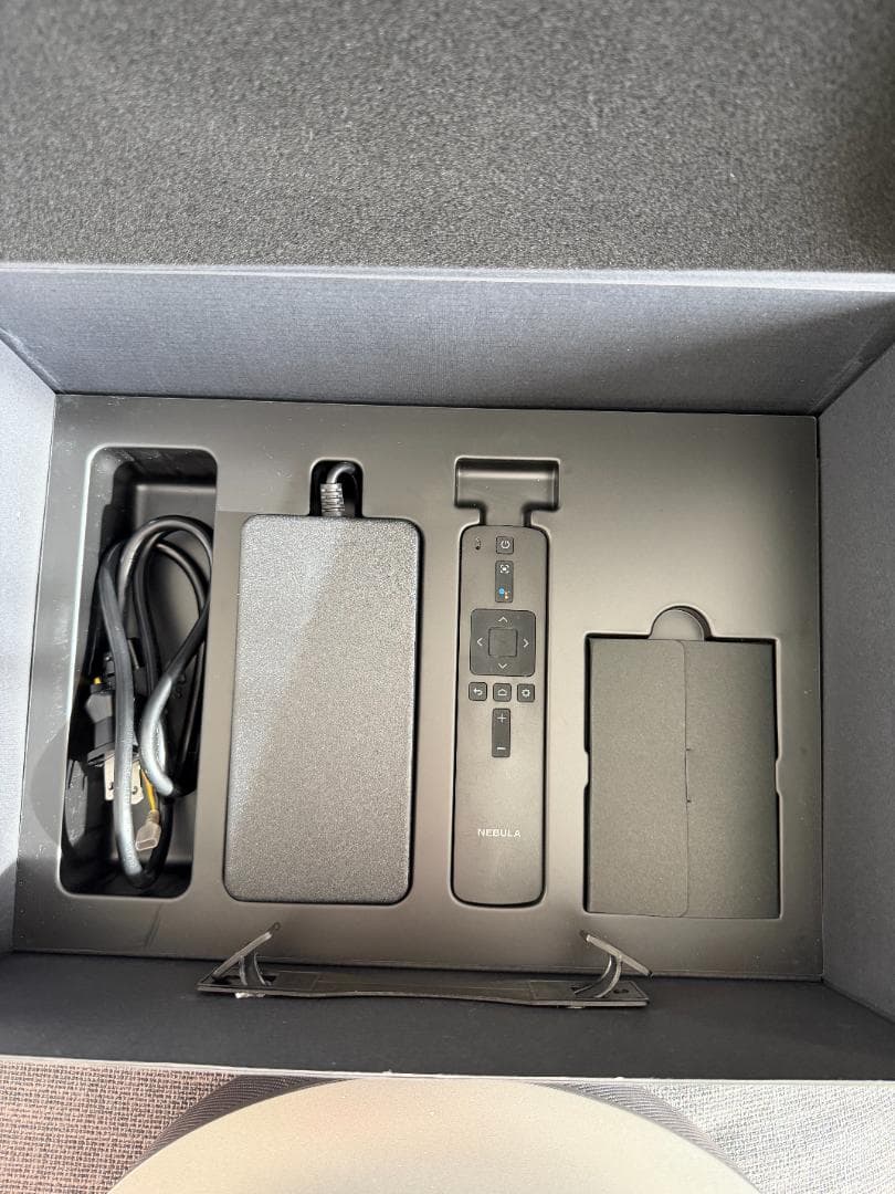 Anker Nebula Cosmos 脚立付